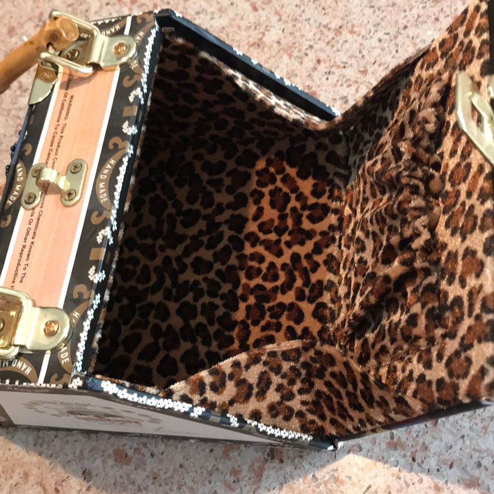 Custom Cigar Box Purse - Picture 6 of 6